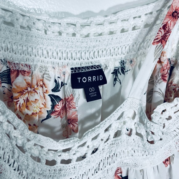 Women’s Torrid Floral Cold Shoulder Top - Picture 2 of 4